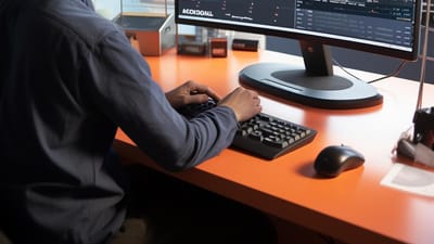 Linux for Professionals: A Guide to Oracle Linux and Its Applications